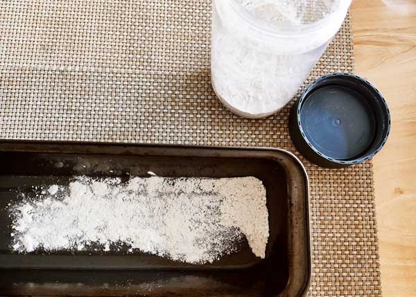 moule huilé et fariné