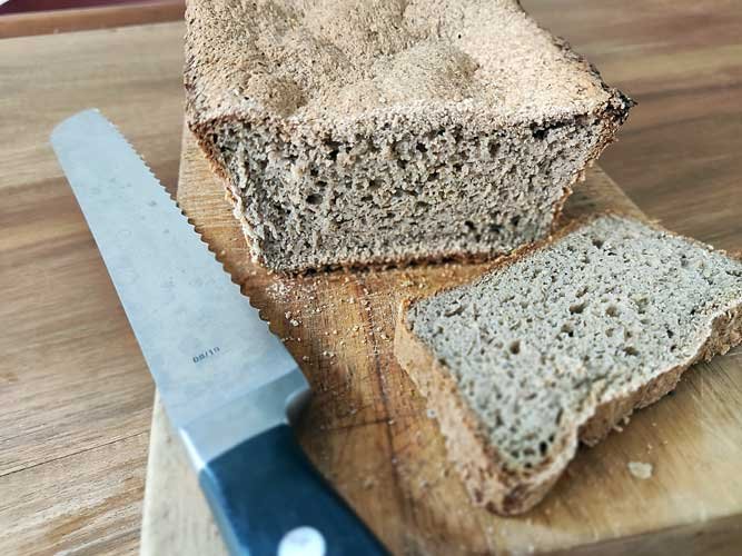 pain sans gluten photo finale du pain coupé en tranches