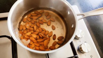 blanchir les amandes