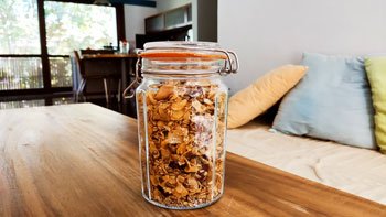 granola pret dans un bocal hermetique