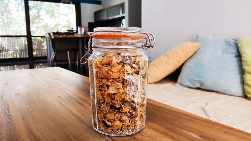 granola pret dans un bocal hermetique